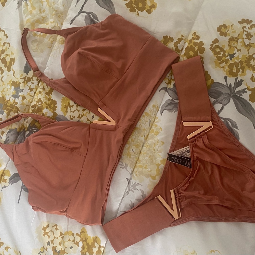 VICTORIA’S SECRET ❤️ Bra & Panty Set - L XL ❤️ NWT